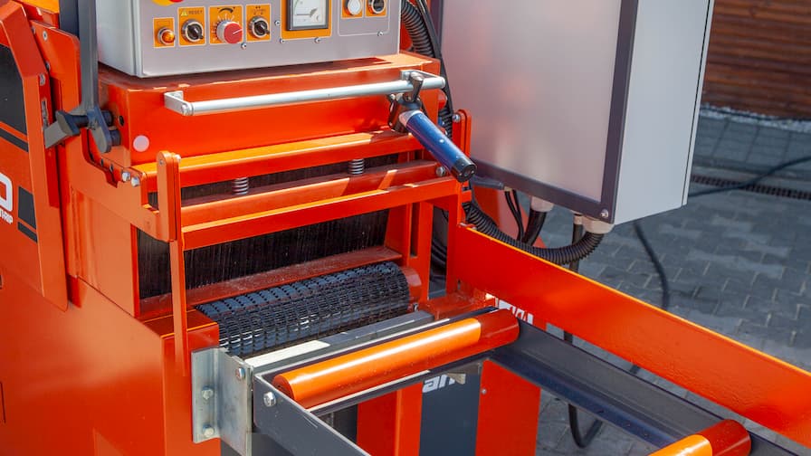 MR200 Double Arbor Multirip infeed with assistance roller